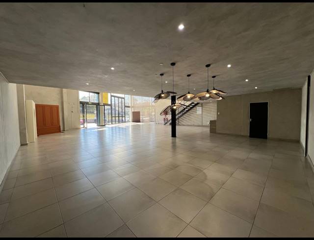 346M² SHOWROOM TO LET IN OLIVEDALE